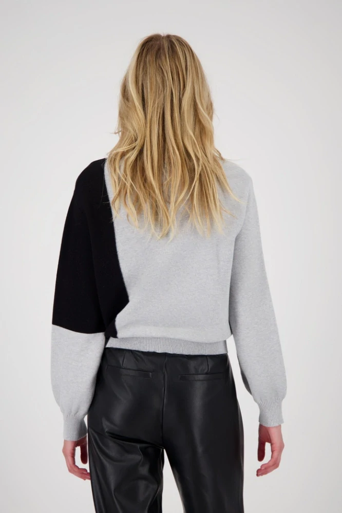 Monari svetr ve stylu "Colour Blocking"
